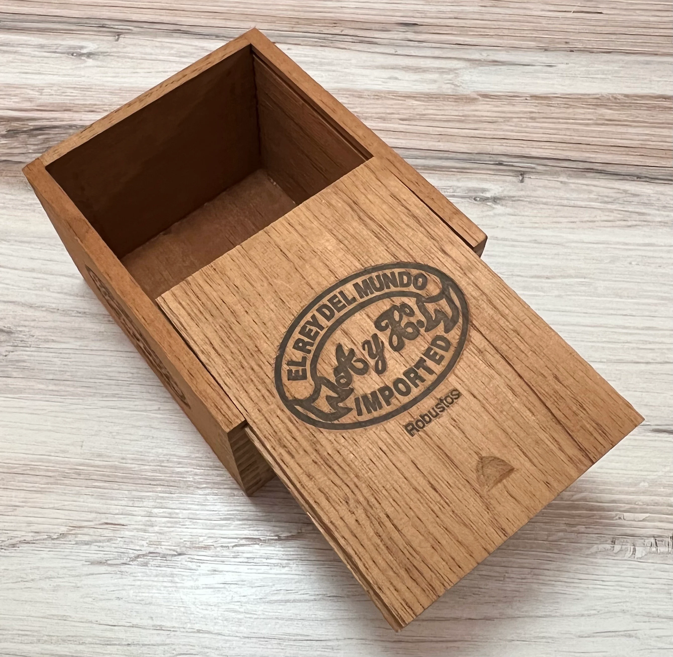 Wooden Cigar Box1